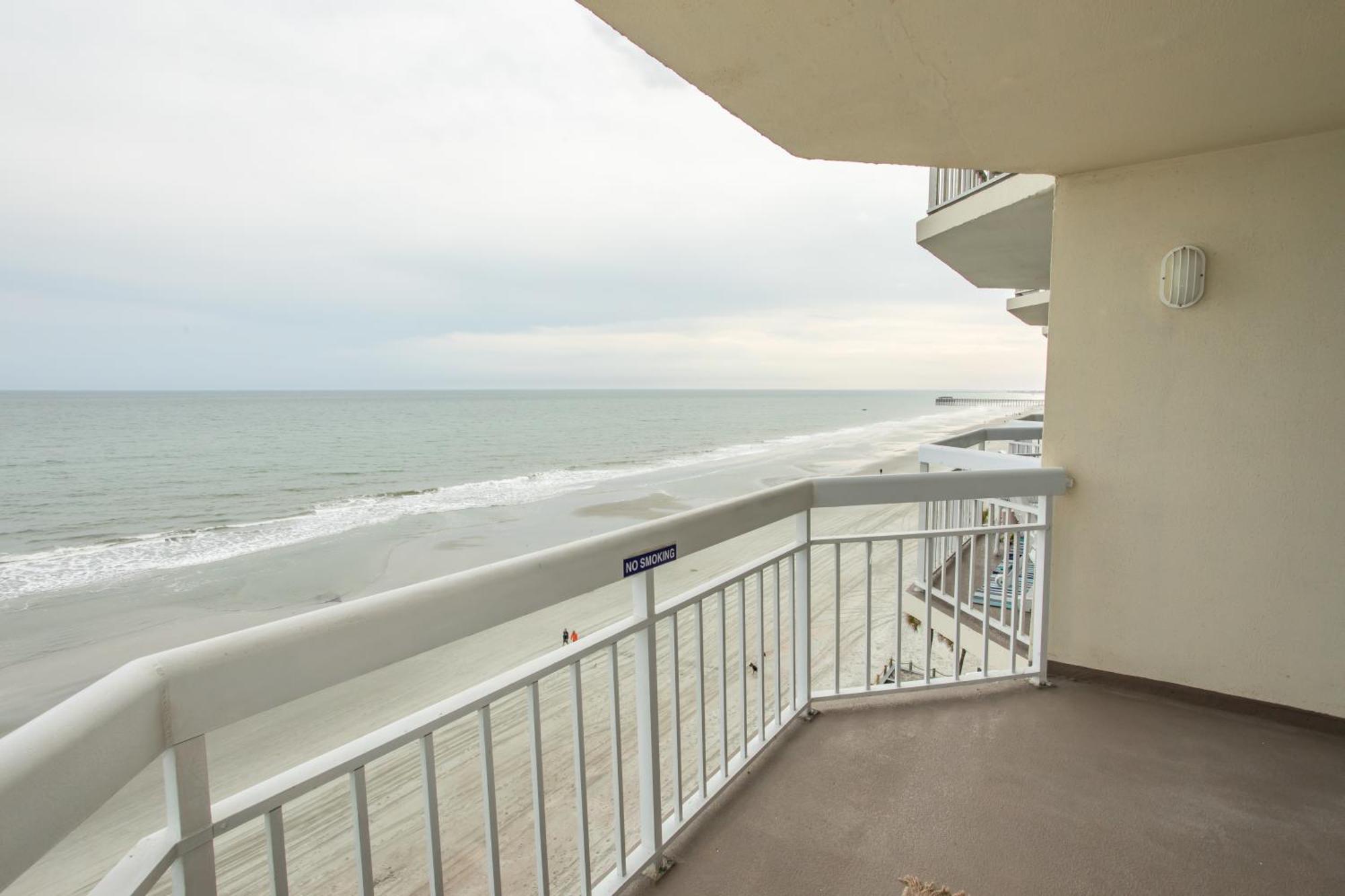 Waters Edge Aparthotel Garden City Exterior photo