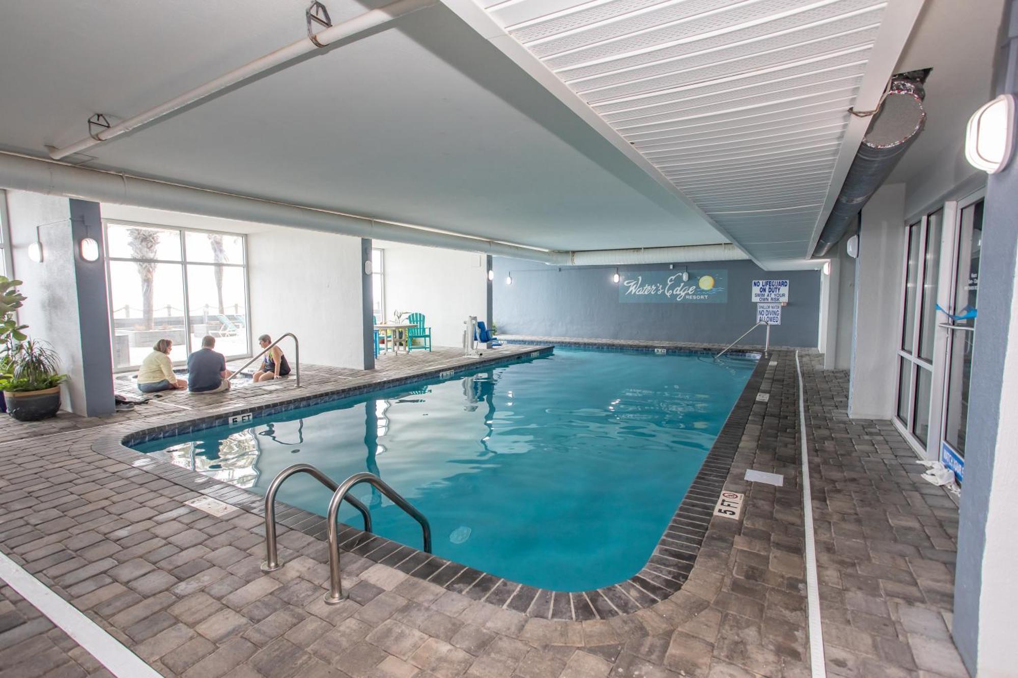 Waters Edge Aparthotel Garden City Exterior photo